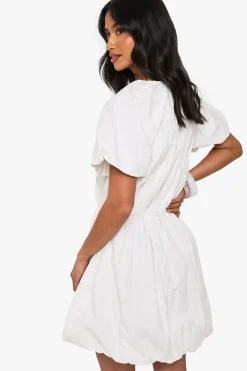 boohoo Petite robe skater mini à décolleté en V et manches bouffantes extrêmes<Femme Robes Courtes|Robes