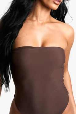 boohoo Petite Swimwear Essentials Maillot de bain bandeau<Femme Looks Chocolat|Tenues De Plage