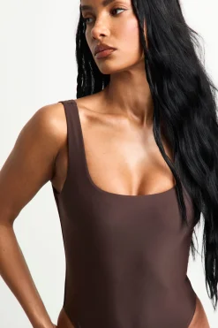 Petite Swimwear Essentials Maillot de bain à encolure carrée