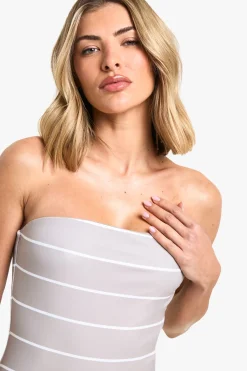 boohoo Petite Swimwear Essentials Maillot de bain bandeau à rayures<Femme Maillots De Bain|Tenues De Plage