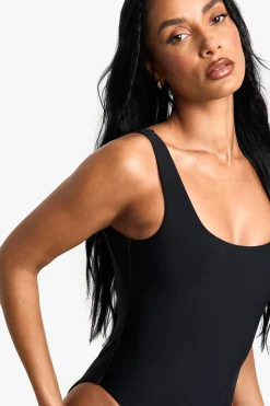Petite Swimwear Essentials Maillot de Bain à Encolure Carrée