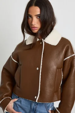 Petite Synthétique Doublée à Col Aviateur