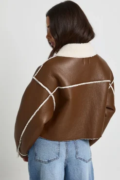Petite Synthétique Doublée à Col Aviateur