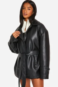 boohoo Petite trench-coat en synthétique ceinturé<Femme Manteaux Et Vestes D’Automne|Vestes & Manteaux