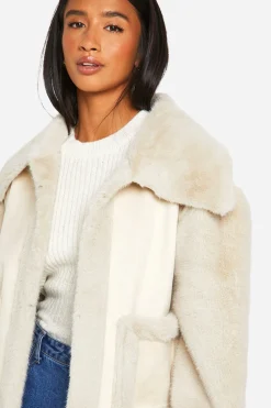 Petite Veste Courte en synthétique Assemblée