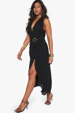 Plongez dans l’élégance avec notre robe midaxi en chiffon à détails soignés