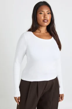 boohoo Plus Basic haut ajusté à manches longues en maille côtelée, à encolure échancrée et coupe longiligne<Femme Basiques|Tops