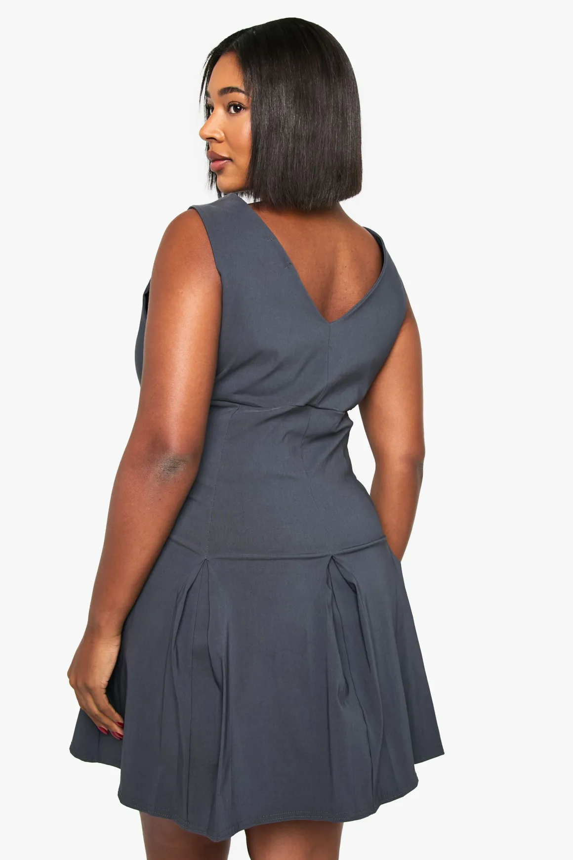Plus Bengaline, mini-robe jupe plissée plongeante