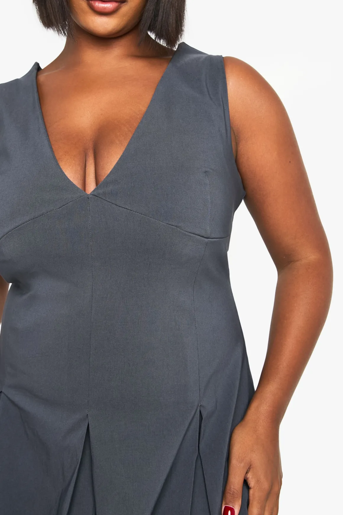 Plus Bengaline, mini-robe jupe plissée plongeante