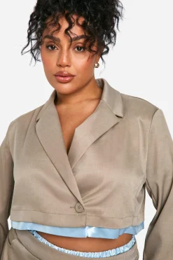Plus Blazer en satin grande taille à ourlet brut