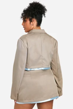 Plus Blazer en satin grande taille à ourlet brut
