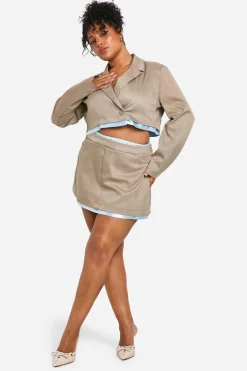 Plus Blazer en satin grande taille à ourlet brut