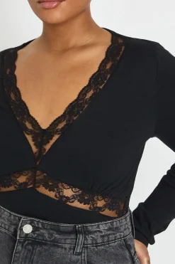boohoo Plus bodysuit à manches longues en coton avec garniture en dentelle<Femme Satin Et Dentelle|Tops