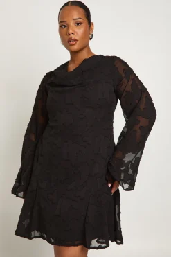 boohoo Plus Burnout robe patineuse à encolure drapée et volants sur le devant<Femme Robes Patineuses|Robes À Manches Longues