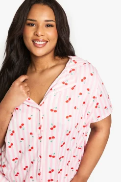 PLUS CHEMISE ET SHORT À IMPRESSION CERISE EN TAILLES PLUS