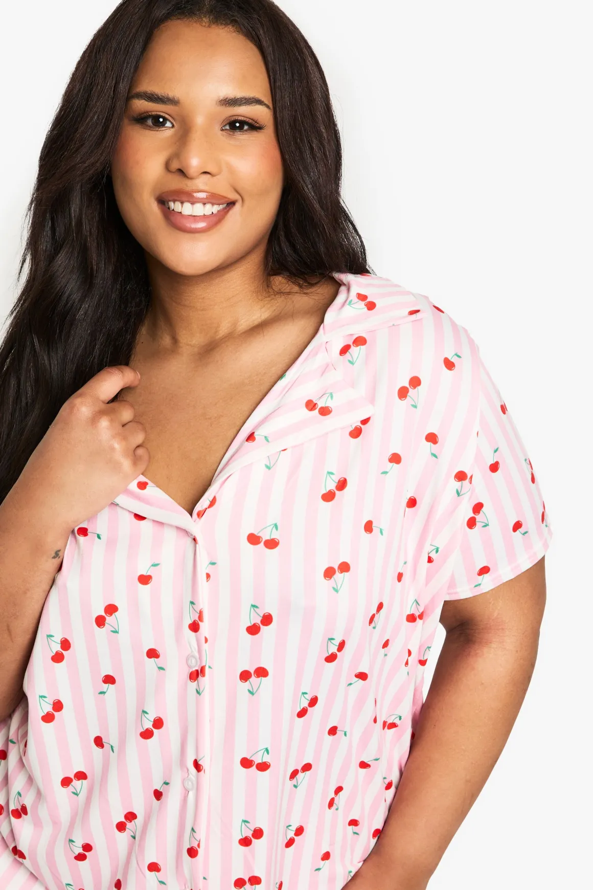 PLUS CHEMISE ET SHORT À IMPRESSION CERISE EN TAILLES PLUS