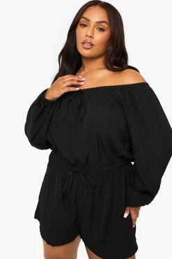 boohoo Plus Combinaison courte en étamine texturée à épaules dénudées<Femme Combinaisons Et Combishorts