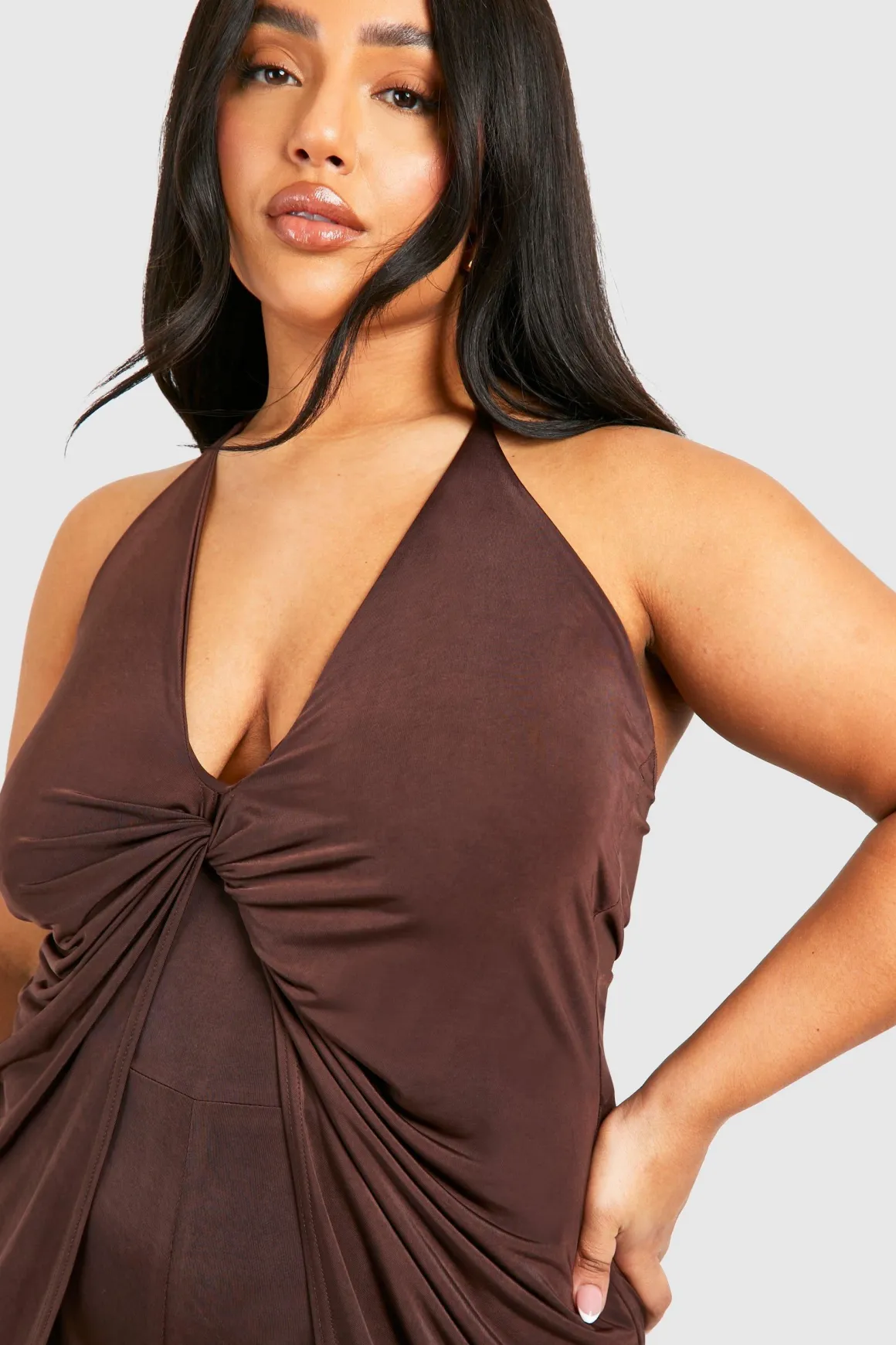 Plus Combinaison Courte Grande Taille en Tissu Slinky avec Détail Nœud et Bretelles