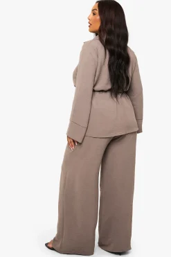 boohoo Plus Coordonné en tissu tissé : chemise à nouer à la taille et pantalon<Femme Ensembles