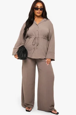 boohoo Plus Coordonné en tissu tissé : chemise à nouer à la taille et pantalon<Femme Ensembles