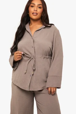 boohoo Plus Coordonné en tissu tissé : chemise à nouer à la taille et pantalon<Femme Ensembles