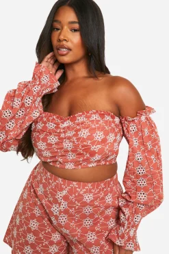 Plus Crop Top en Broderie à Épaules Dénudées