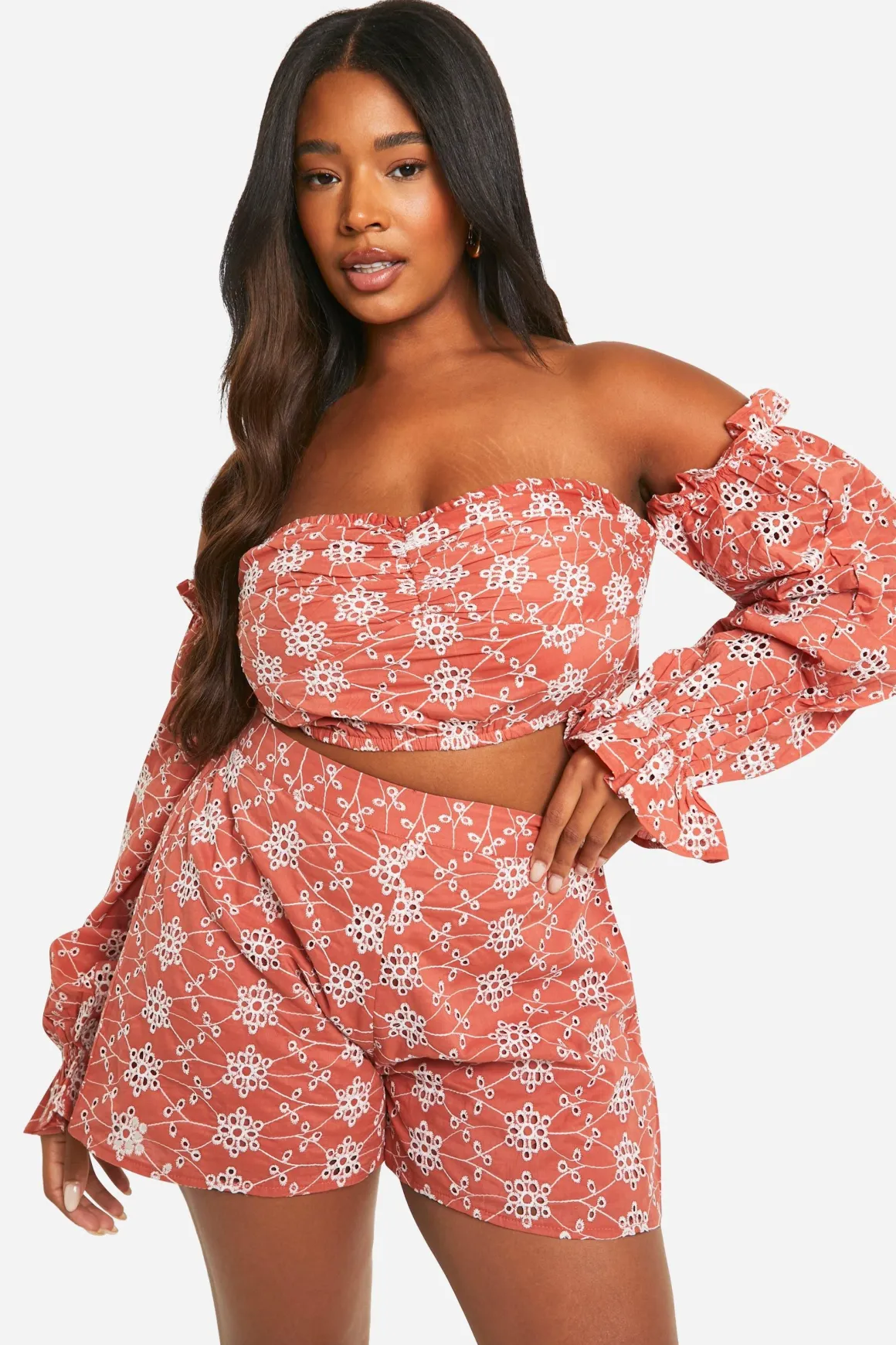 Plus Crop Top en Broderie à Épaules Dénudées