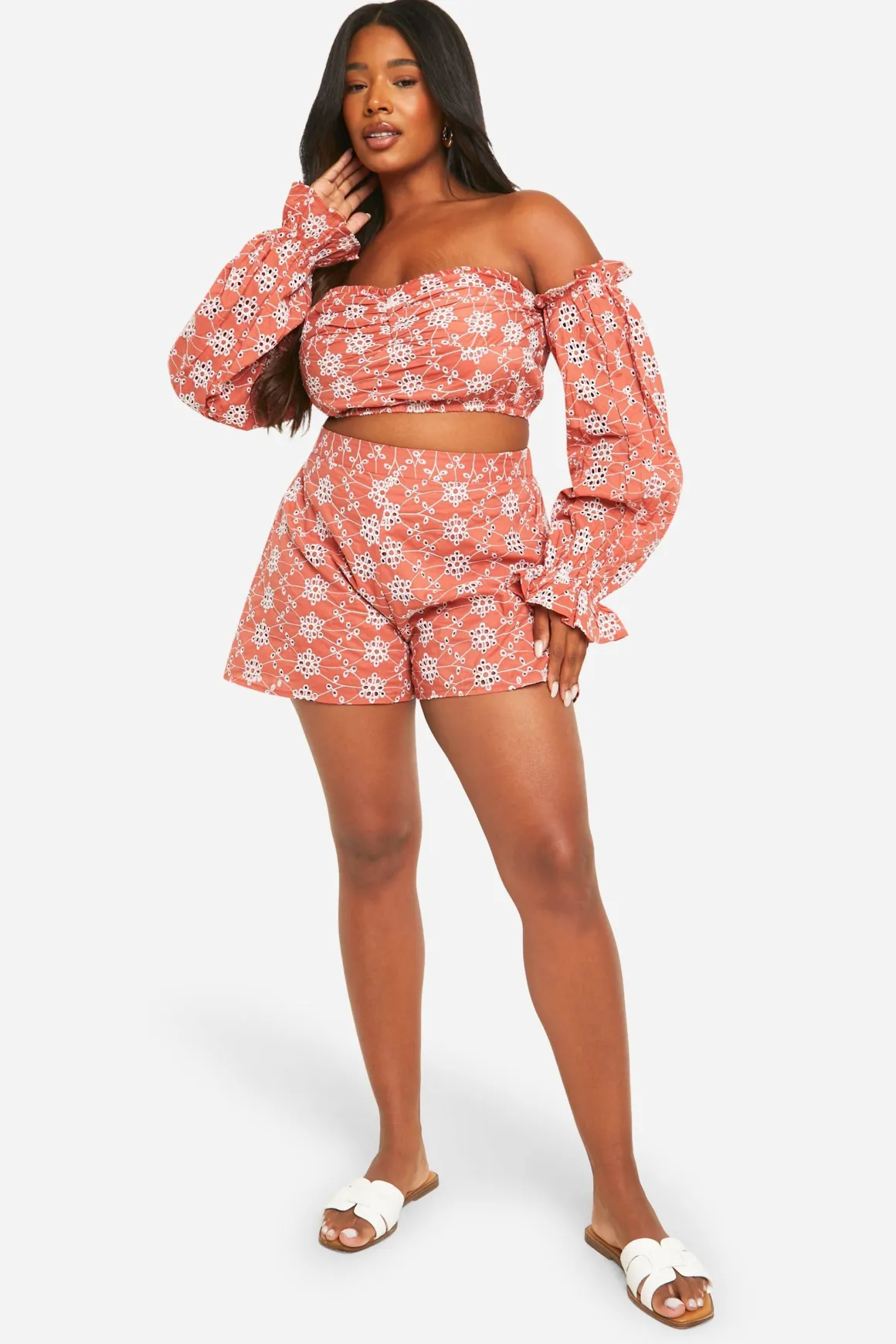 Plus Crop Top en Broderie à Épaules Dénudées