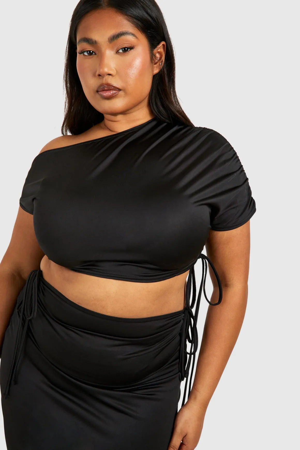Plus Crop Top Grande Taille à Épaule Drapée Ruched et Jupe Maxi