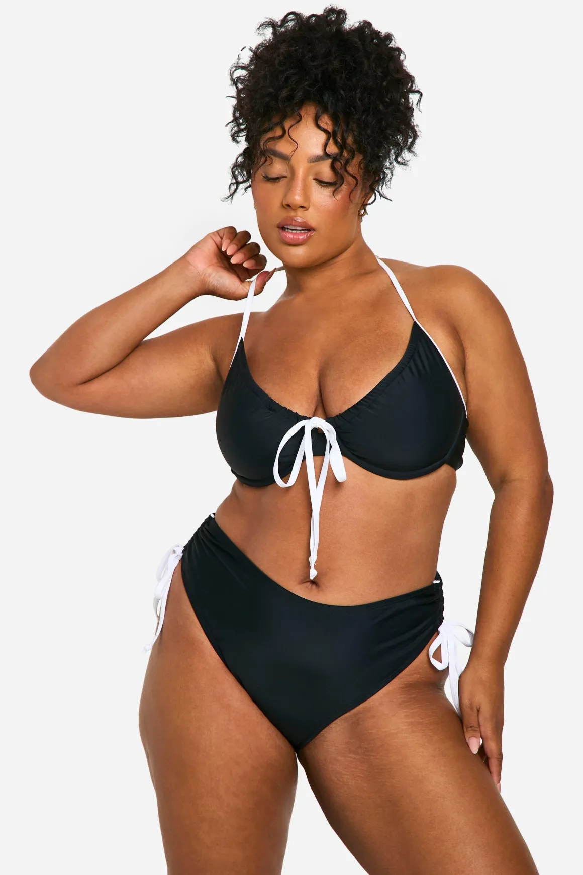 Plus de bas de bikini grande taille avec nœud contrasté et fronces latérales