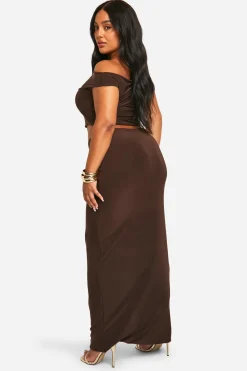 boohoo Plus Double Slinky Haut à épaules tombantes & Jupe Maxi à ceinture en V Coordonné<Femme Looks Chocolat|Ensembles