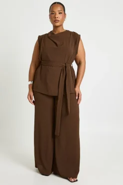 Plus ensemble coordonné composé d'un haut à col drapé en tissu tissé et d'un pantalon ceinturé