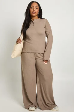 Plus Haut Henley côtelé à manches longues boutonné et pantalon coordonné à jambes droites