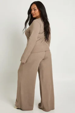Plus Haut Henley côtelé à manches longues boutonné et pantalon coordonné à jambes droites