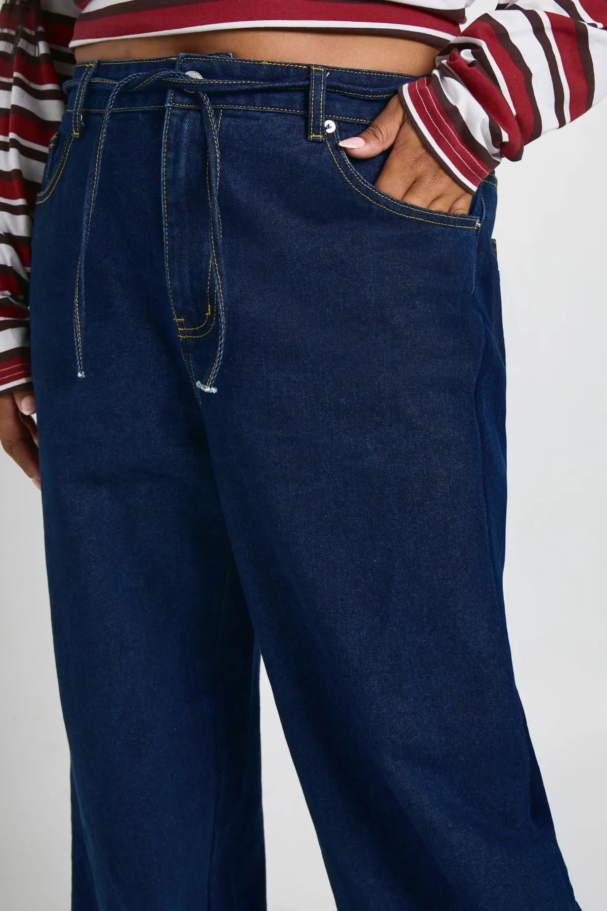 boohoo Plus Jean droit pour grandes tailles avec élastique à l'arrière, lacet de serrage<Femme Denim|Jeans