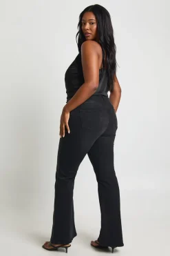 Plus jean évasé à taille haute qui rehausse les fesses