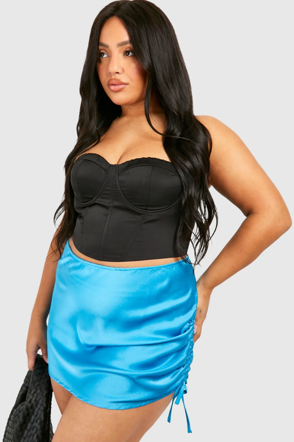 boohoo Plus Jupe Mini Grande Taille à Détails Satinés et Froncés Latéraux<Femme Jupes|Jupes