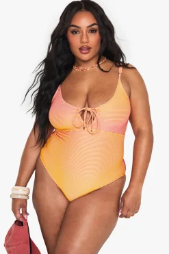 PLUS MAILLOT DE BAIN À RAYURES TEXTURÉES ET DÉCOUPÉ