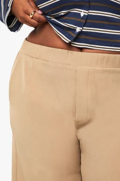 boohoo Plus Pantalon Grande Taille en Velours Côtelé à Dos Élastiqué et Jambes Larges<Femme Pantalons
