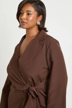 Plus robe blazer cintrée à nouer à la taille