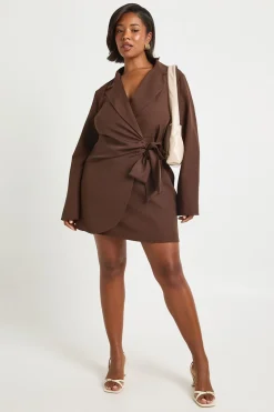 Plus robe blazer cintrée à nouer à la taille