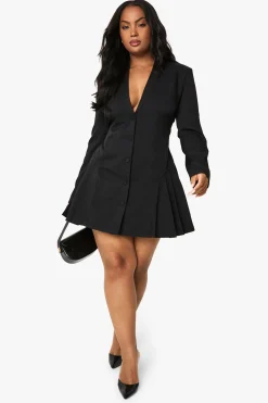 boohoo Plus robe blazer patineuse plissée sur mesure<Femme Tailleurs|Robes À Manches Longues