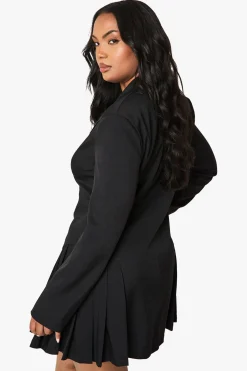 boohoo Plus robe blazer patineuse plissée sur mesure<Femme Tailleurs|Robes À Manches Longues