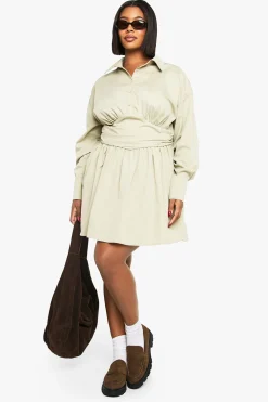 Plus robe chemise patineuse avec détail à la taille froncée
