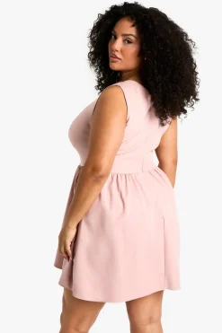 plus robe courte évasée sans manches à encolure carrée