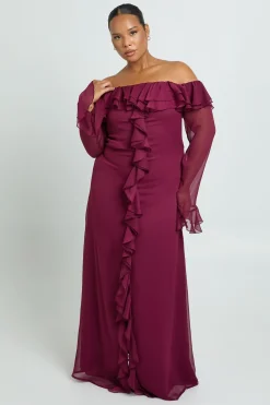 boohoo Plus robe maxi Bardot en chiffon à volants<Femme Robes À Manches Longues|Robes