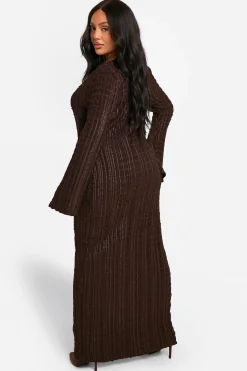 boohoo PLUS ROBE MAXI TEXTURÉE À MANCHES ÉVASÉES<Femme Looks Chocolat|Robes À Manches Longues