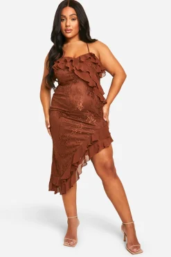 boohoo Plus Robe Midaxi Asymétrique en Dentelle à Volants<Femme Looks Chocolat|Satin Et Dentelle