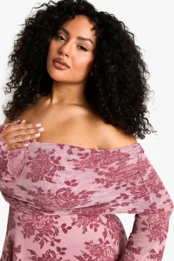 boohoo PLUS ROBE MINI DEVORE BARDOT À MANCHES ÉVASÉES<Femme Robes Patineuses|Robes À Manches Longues