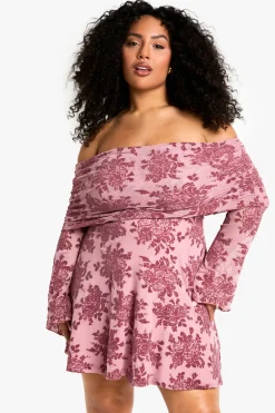 boohoo PLUS ROBE MINI DEVORE BARDOT À MANCHES ÉVASÉES<Femme Robes Patineuses|Robes À Manches Longues